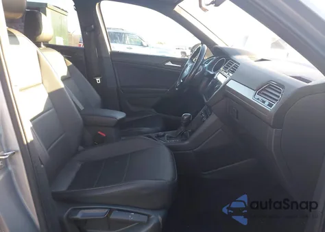 2020 Volkswagen Tiguan 2.0T Se/2.0T Se R-Line Black/2.0T Sel из США, поврежденный, VIN 3VV2B7AX1LM135305